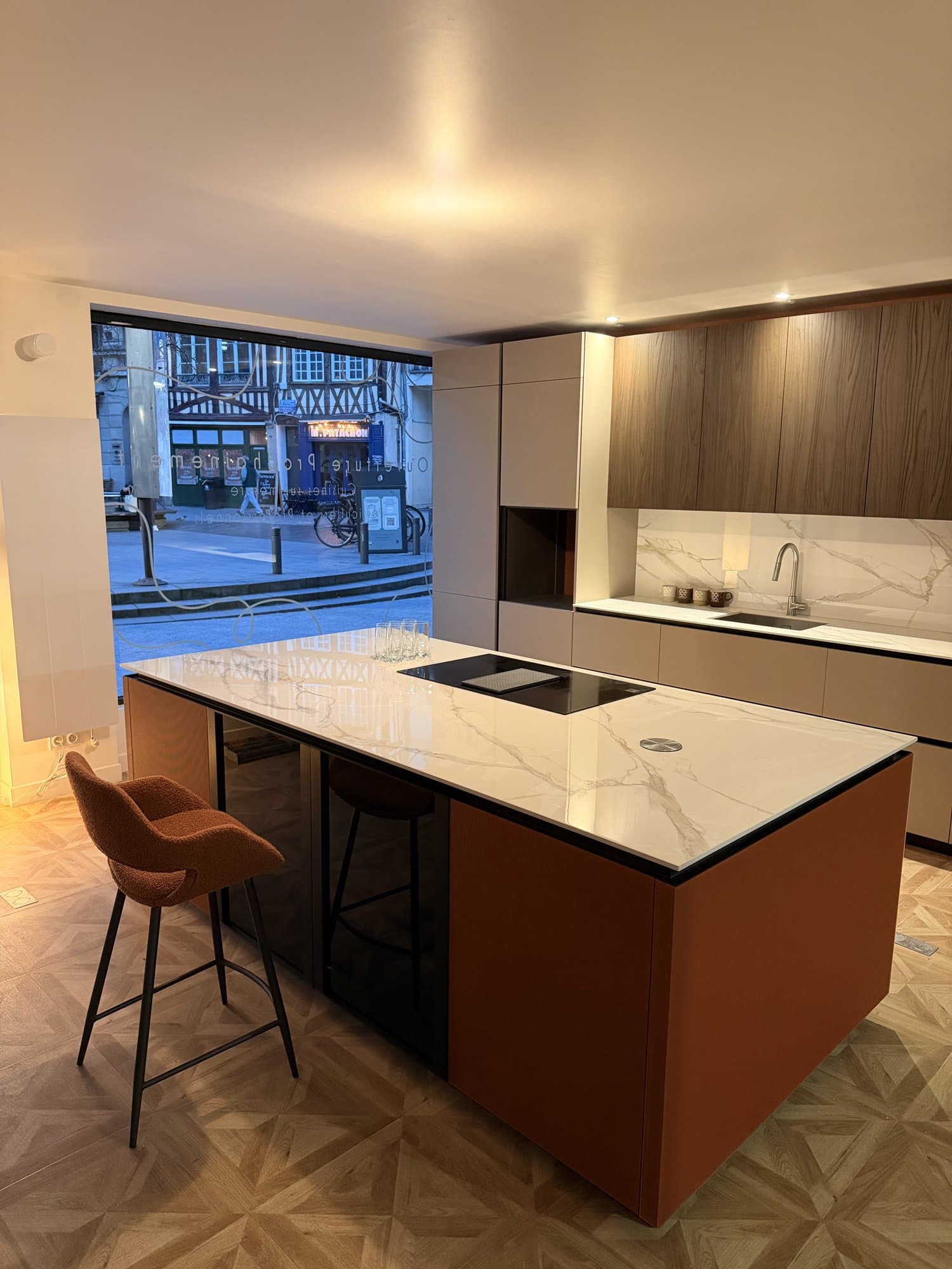 Showroom NOMA Cuisine - îlot cuivré